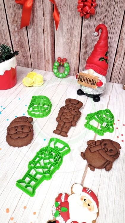 FOREMKA ŚWIĄTECZNA na ŚWIĘTA BOŻE NARODZENIE POCIĄG CIUCHCIA WAGONIK 8,5cm